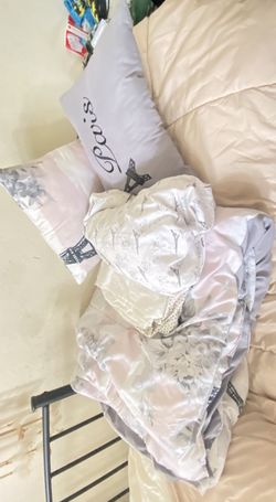 Full-Size Bedding Comforter, Sheet, Pillowcases, Throw Pillows Bundle