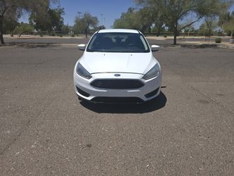 Ford focus  se 2018 ((very clean))