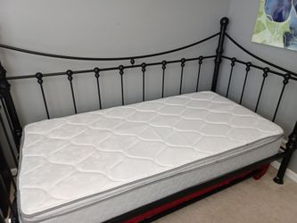 Daybed with  trundle