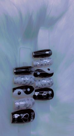 Yin Yang Press Ons 