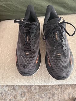 Womans Hoka clifton 9 size 11b like new