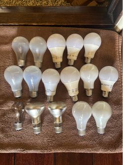 LED and regular lightbulbs 16 of them like new
