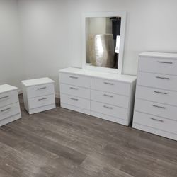 Brand New DRESSER WITH MIRROR, CHEST AND NIGHTSTANDS _ COMODA CON ESPEJO, GAVETERO Y MESAS DE NOCHE TODO NUEVO A ESTRENAR 
