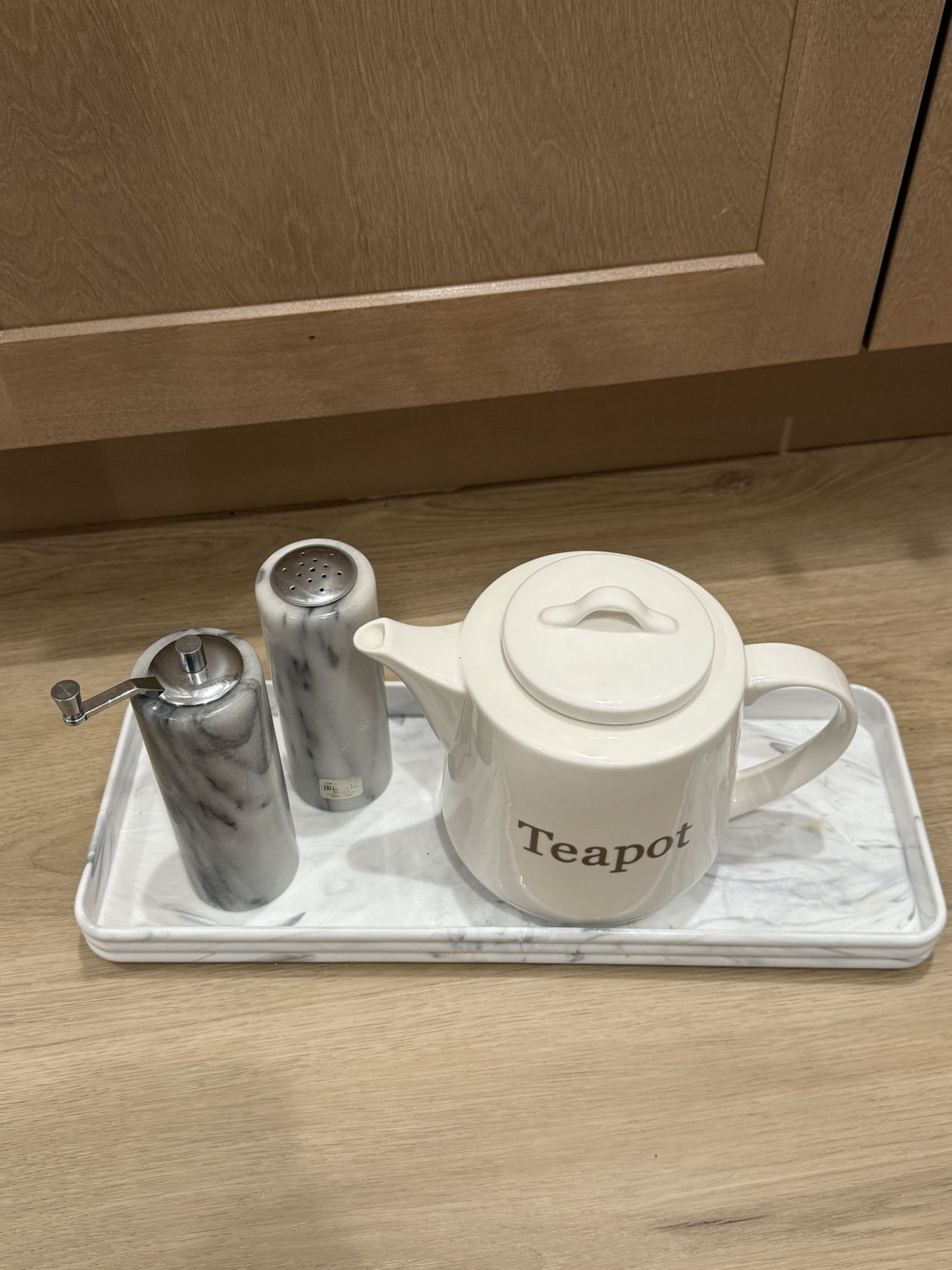 Teapot, Salt/Pepper organizers, Spoon Organizer