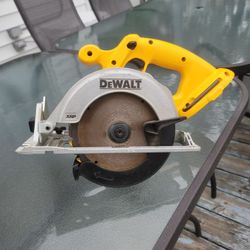 Dewalt Dc390  6 1/2  Cordless Circular Saw 