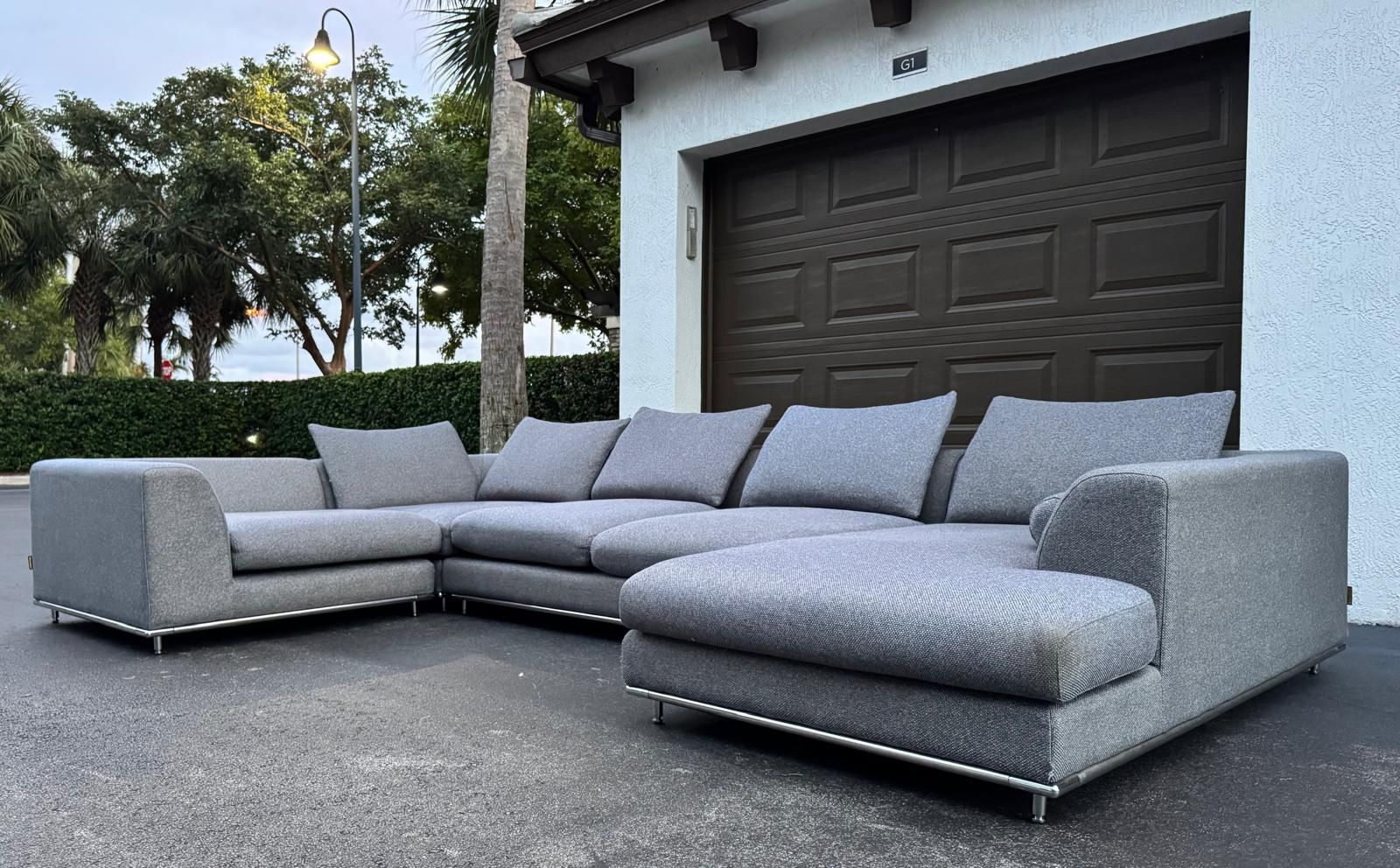 Couch/Sofa Sectional - Modular - Linen -  Perazzi - Delivery Available 🚛
