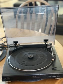 Vintage Radio Shack Lab-1200 Turntable with Pre-Amp