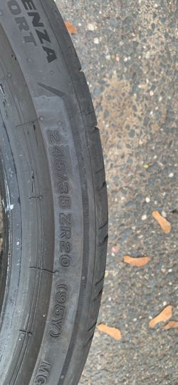 Tire 245 35 20