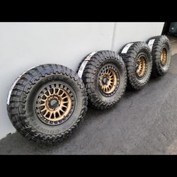 17" KMC rims w/ 35" Toyo MT Tires