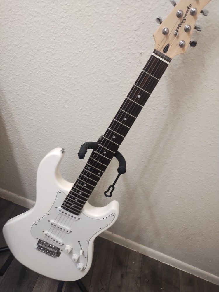 Nice DEAN Strat Guitar 