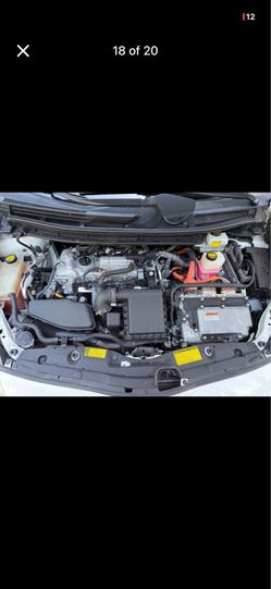 2010 toyota prius white