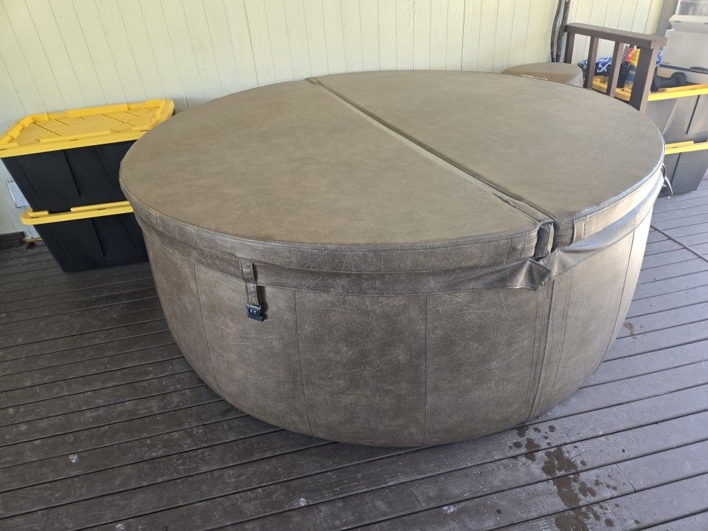 Softub Hot tub,  easy to transport 