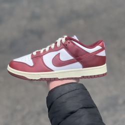 Nike Dunk Low Vintage Red