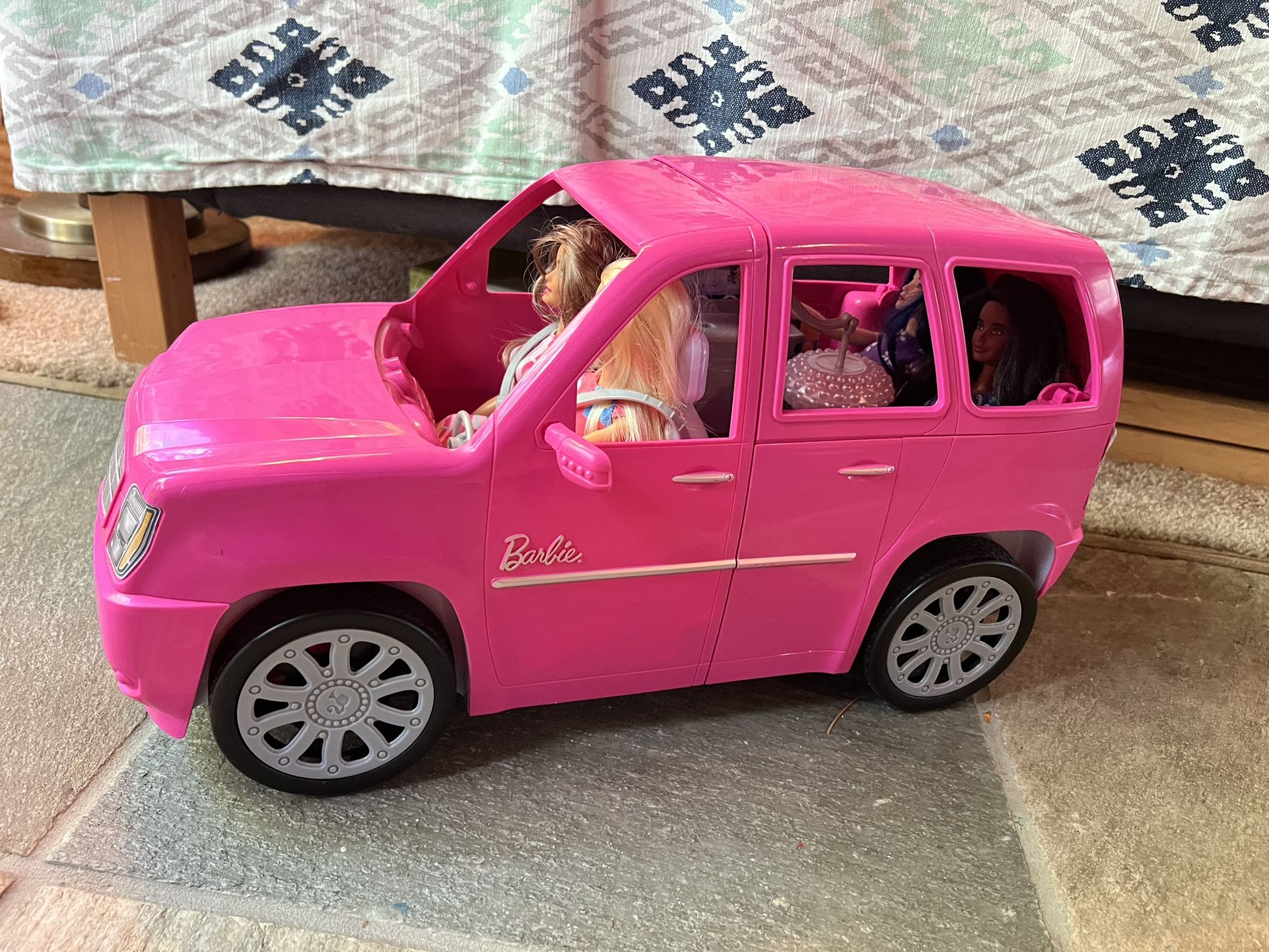 Barbie SUV Vehicle + Dolls