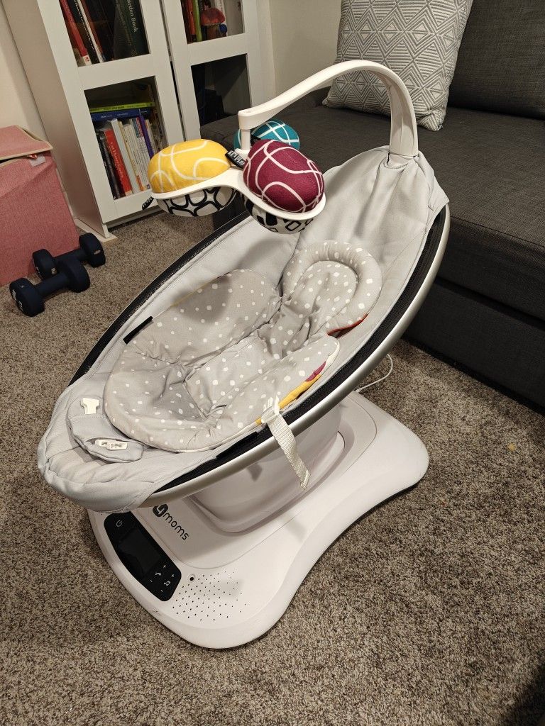 4 Moms Momaroo Baby Swing 
