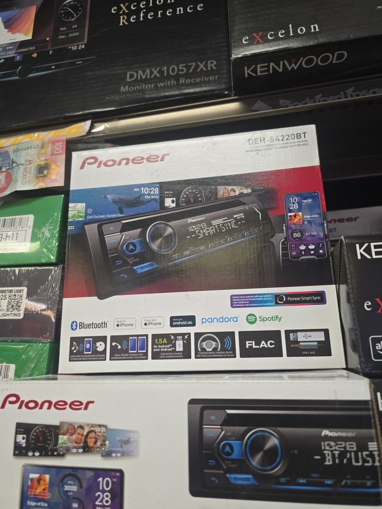 Pioneer Pioneer DEH-S4220BT Single-Din Bluetooth CD Receiver with USB/AUX Inputs, Pioneer Smart Sync, and Hands-Free Calling for Enhanced in-Car Audio