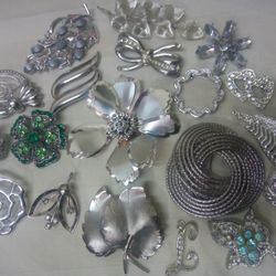 Brooch Lot
