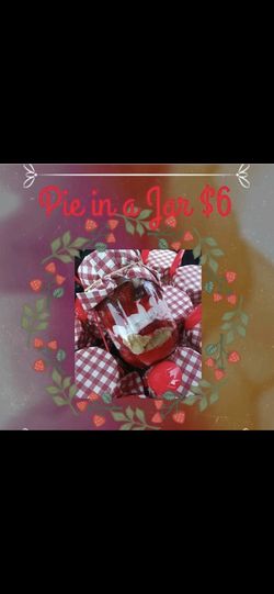 Strawberry pies in a jar 🍓