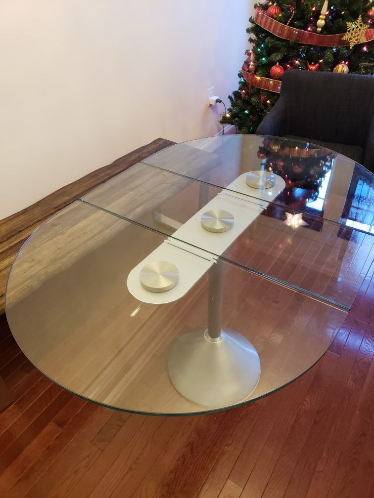 Foldable glass breakfast table with 4 chairs