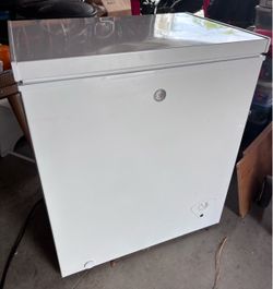 GE Chest Freezer, 7 cubic feet