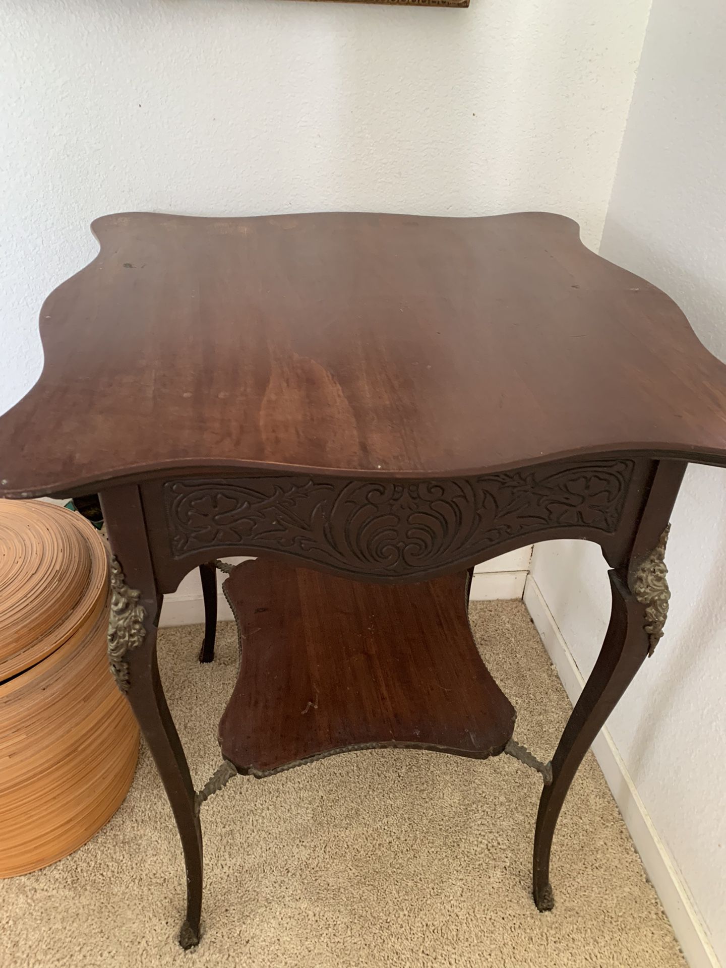 Beautiful Antique table  300 obo