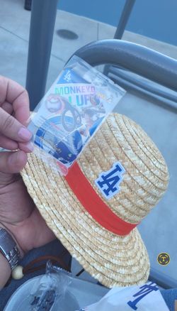 2025 One Piece Dodgers card and hat