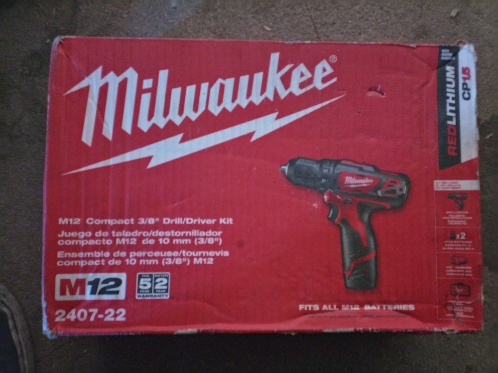 💥💥BRAND NEW MILWAUKEE M12 3/8 DRILL DRIVER DOUBLE BATTERIES AND BAG 💥💥