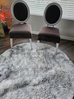 Fluffy Round Area Rug & 2 Dining Chairs (1 Chair Needs Repair)