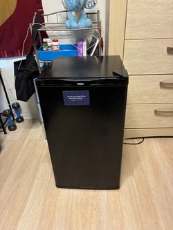 Hailer mini Fridge and Feezer