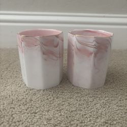 Makeup Brush Holders. 