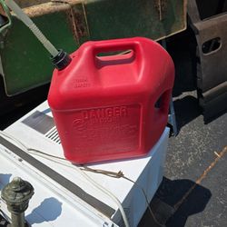 5 Gallon Plastic Gas Can 