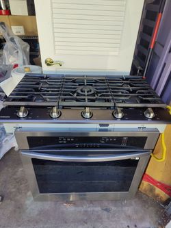 Samsung Smart cooktop stove with oven