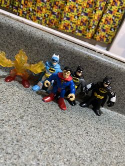 5 Superhero mini figures
