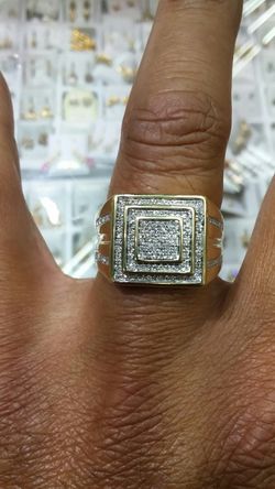 10k Gold Diamond Ring .35 ct Diamonds 6.8 grams