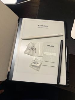 Remarkable 2 with cover and 2 pens