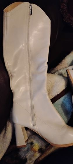 *****BRAND NEW****** WHITE/EGGSHELL LEATHER BOOTS