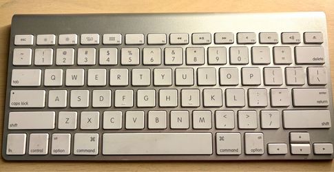 Apple Wireless Keyboard (A1314)
