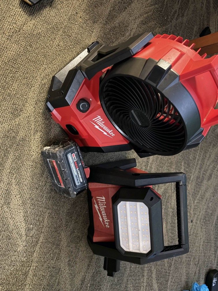 Milwaukee Lamp Fan And Battery