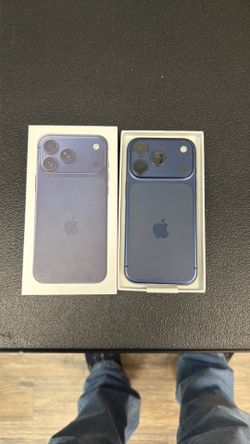 Unlocked iPhone 17 pro blue 512GB like new!!!
