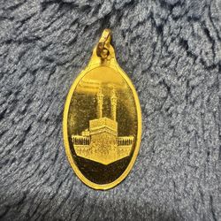 24K Gold 2.5 Gram Oval Mecca Sam Pendant 