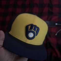 7 1/4 fitted hat like new