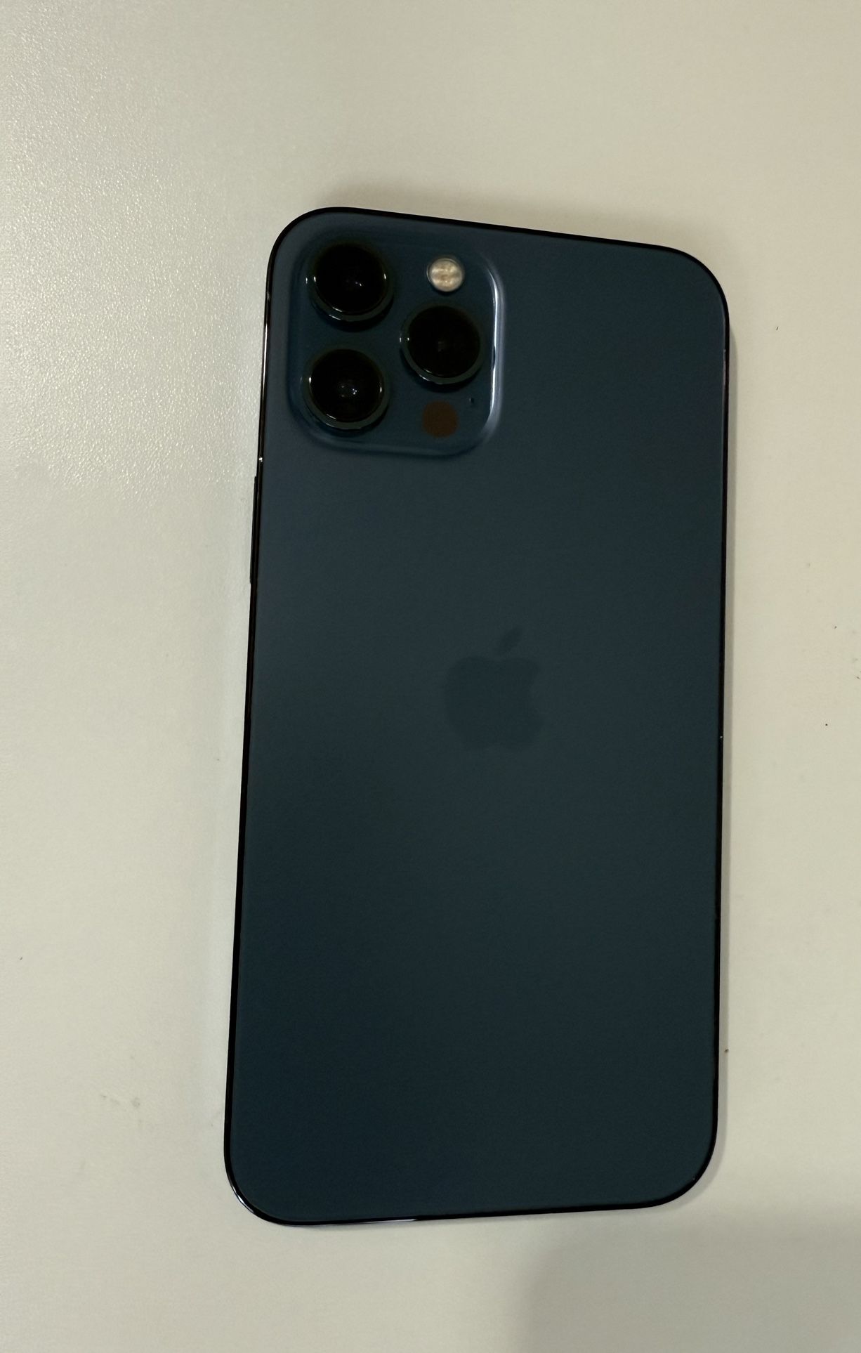 iPhone 12 Pro Max – 512GB (Excellent Condition) Unlocked | No scratches | Always in case