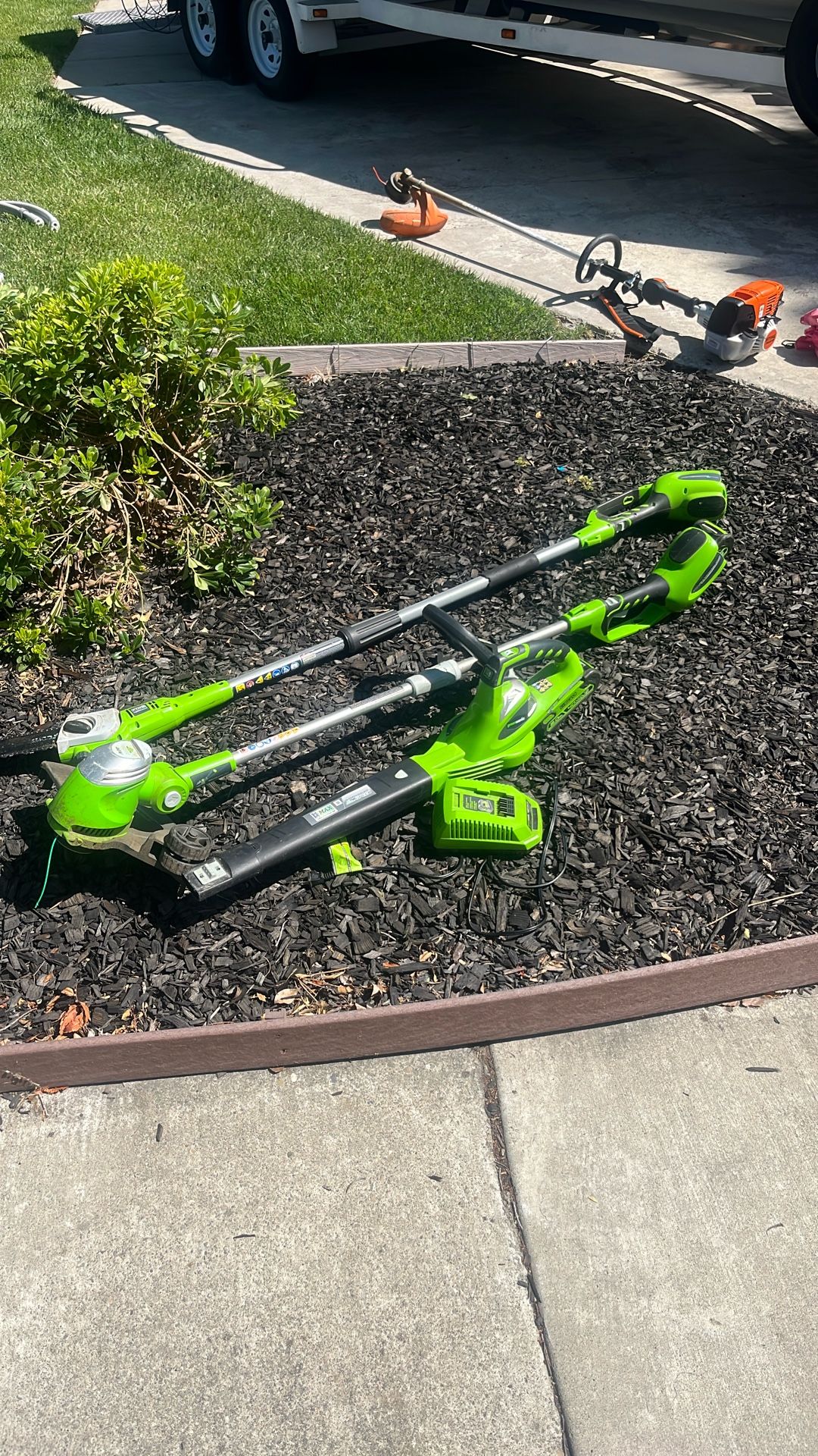 Greenworks Power Tools Landscaping w 2 Batteries and Charger