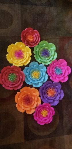 Paper flowers and paper roses. Flores de papel