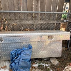 Full size truck toolbox came off Silverado pick up