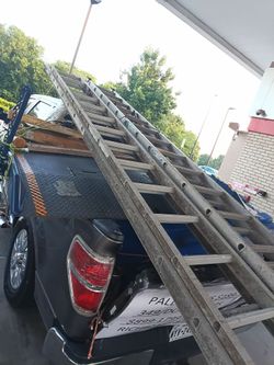 Lot of 28 n 32ft aluminum Extension ladders $279-330