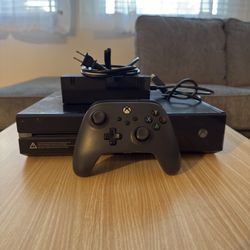 Xbox One Bundle w/ Controller + Cables – Works Perfect