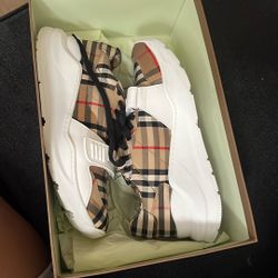 Burberry Sneakers Women 