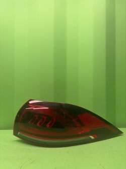 2020 2021 2022 2023 Mercedes-Benz W167 GLE SUV GLE350 GLE450 GLE53 GLE63 Right Passenger Side Outer / Quarter Panel Tail Light OEM A1679060507
