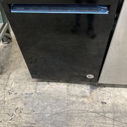 Kitchen Aid Dishwasher In Glossy Black New Open Box